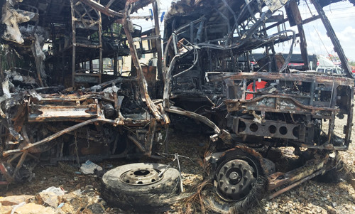 Hia chiếc xe tải tại bãi giữ xe Công an huyện Hàm Thuận Nam, tỉnh Bình Thuận.