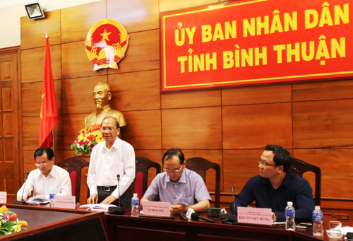 Bí thư tỉnh uỷ Bình Thuận Lê Mạnh Hùng phát biểu chỉ đạo công tác khắc phục hậu quả, điều tra xử lý vụ tai nạn tại cuộc họp.