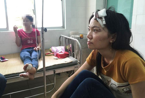 Chị Hoa cùng người em gái kể lại vụ tai nạn trong nỗi kinh hoàng.