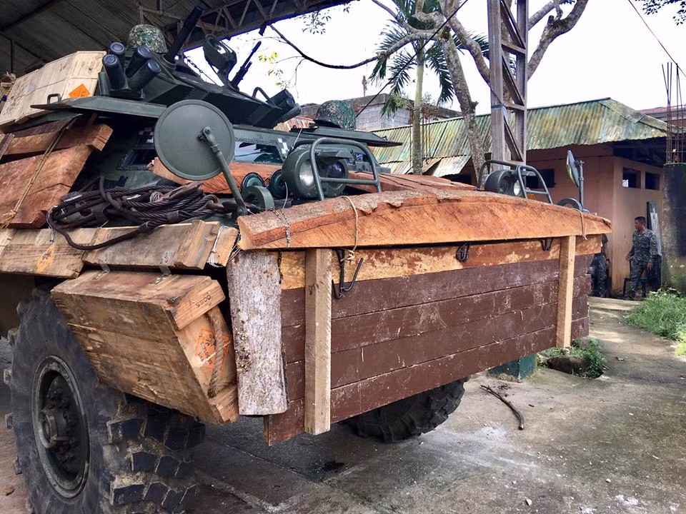 Dẫu vậy, đây thực sự là một hình ảnh không đẹp với đạo quân chính quy chuyên nghiệp như Quân đội Philippines. Nguồn ảnh: Raffy Tima - GMA News TV