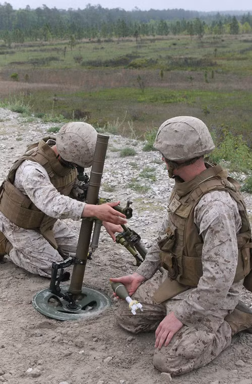 Kế hoạch tương lai thay vì đầu tư mua sắm các khẩu pháo hạng nặng, Quân đội Phillippines đề ra kế hoạch mua 54 khẩu súng cối 60mm. Nguồn ảnh: Wikipedia