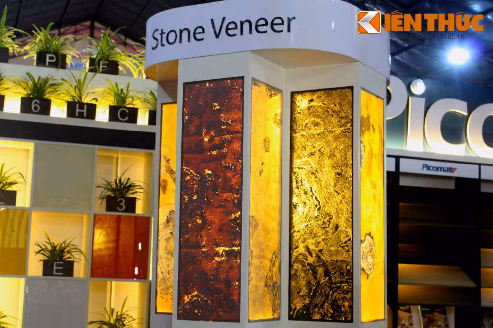 Các loại vật liệu truyền thống có nhiều hạn chế như gạch nung phải vắt lên từ đất sét, khi nung tác động đến môi trường và sản phẩm nặng, thi công chậm bởi mang tính thủ công nhiều hơn. Do đó, xu hướng mới trong xây dựng hiện nay chính là ứng dụng những vật liệu nhẹ, vật liệu nhân tạo.