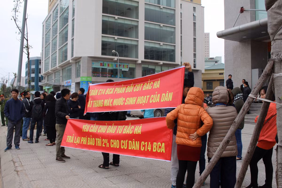 Được biết, Dự án chung cư C14 nằm trong tổng thể quy hoạch Khu đô thị mới Trung Văn - Hà Nội. Dự án bao gồm 02 khối nhà CT1, CT2 cao 32 tầng với các chức năng như chung cư cao cấp, văn phòng cho thuê, siêu thị, khu vui chơi giải trí, công viên… Dự án do Công ty cổ phần Xây dựng và Thương mại Bắc Hà (Công ty Bắc Hà) làm chủ đầu tư. Ảnh: reatimes.vn.