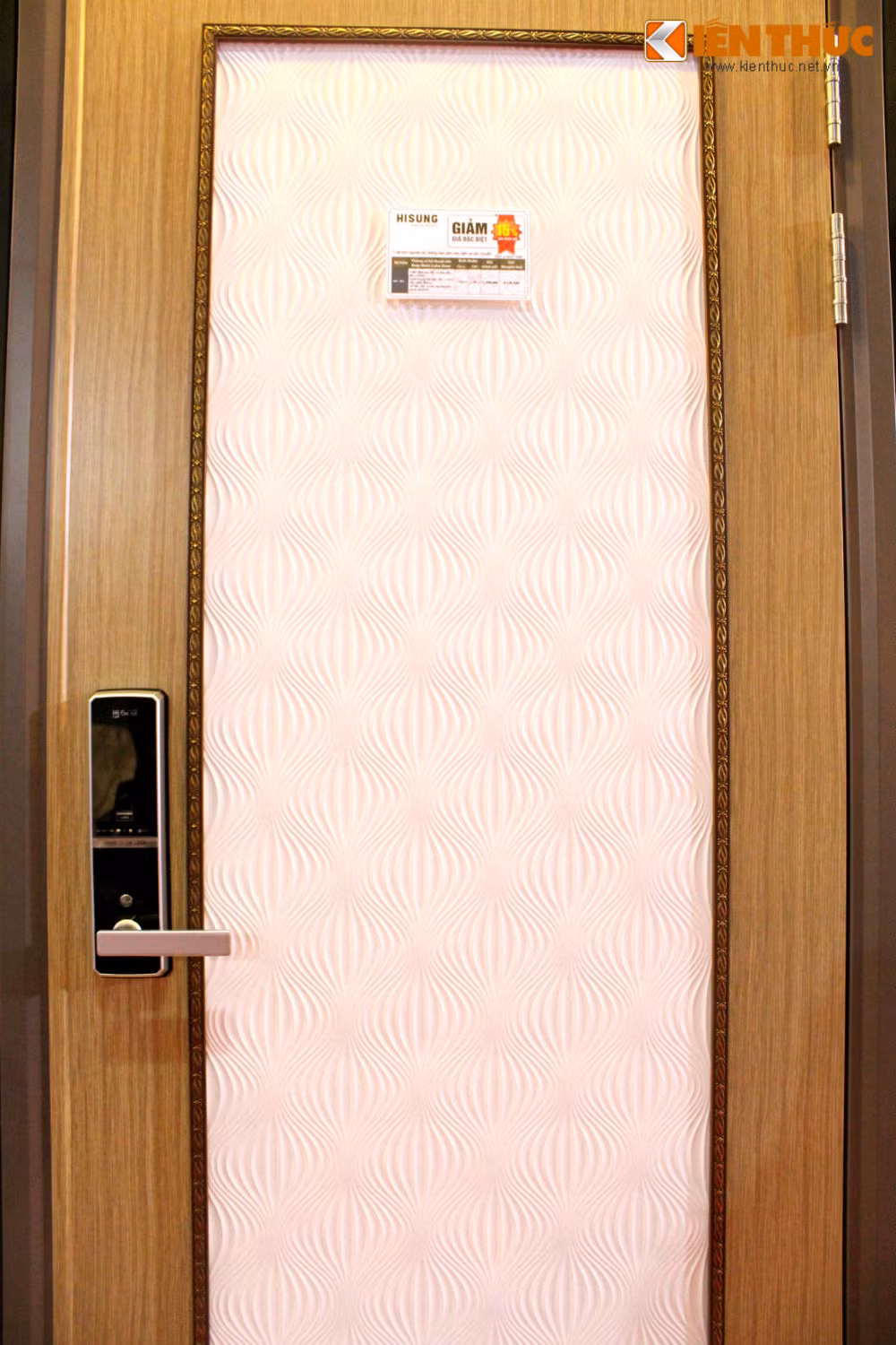 Một trong số những loại vật liệu chống cháy này phải kể đến cửa chống cháy “cửa thoát hiểm”. Tuy nhiên, cửa chống cháy là gì? Cấu tạo của cửa chống cháy ra sao? Chức năng của loại cửa này là gì... Kiến Thức sẽ cung cấp thông tin cho bạn đọc trong bài viết dưới đây.