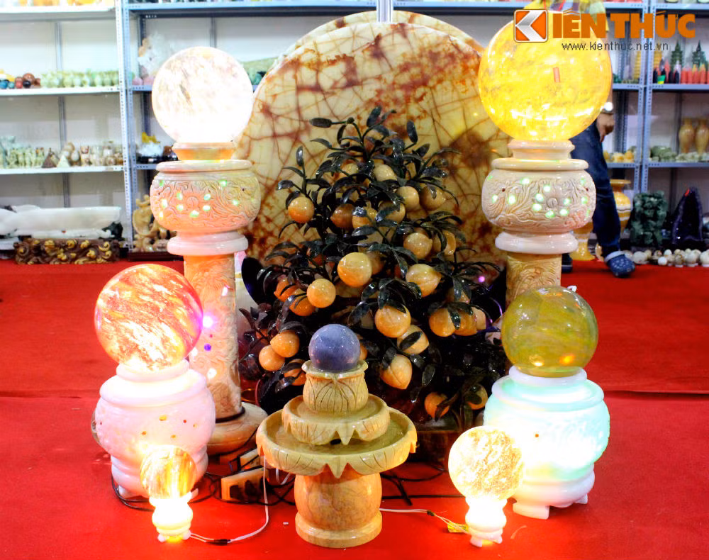 Bởi trong phong thủy mọi người không coi đá phong thủy là vô chi, mà họ tiếp xúc với đá phong thủy như tiếp xúc với một thế giới tâm hồn.