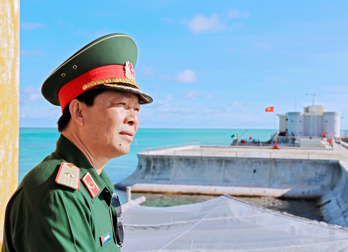 [e-Magazine] Thieu tuong - PGS.TS Nguyen Hong Son: “Tu dau thuong… Ta dung day vung vang”-Hinh-3