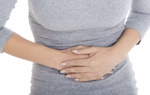 Đau hoặc khó chịu khi giao hợp. Nếu bạn đang mắc bệnh ung thư buồng trứng, khi giao hợp, sẽ có cảm giác đau vì các khối u trong buồng trứng sẽ gây ra cảm giác này.