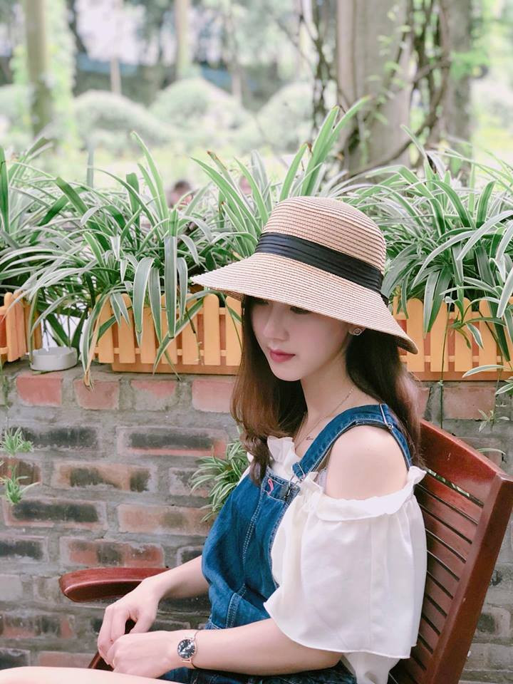 Ngay sau khi được chú ý, trang cá nhân của Thuý Ngân đã nhận về lượt follow lớn cũng như rất nhiều lời mời kết bạn. Đáp lại, Thuý Ngân chỉ bày tỏ quan điểm không muốn nổi tiếng và được chú ý quá nhiều.