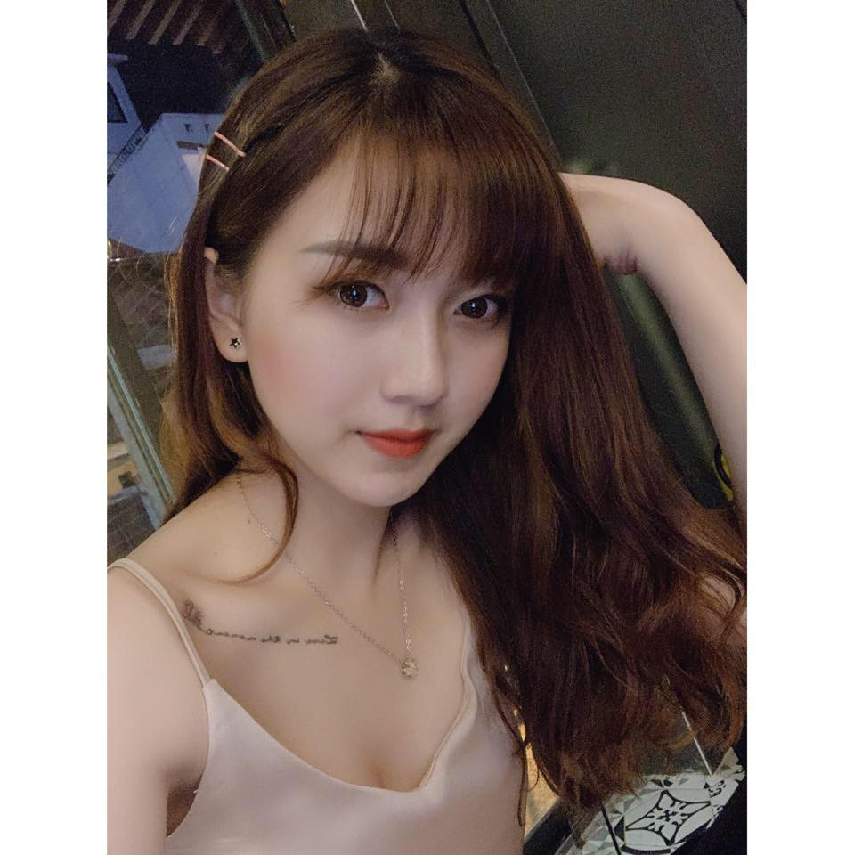 Trước đó, cách đây 2 năm, hình ảnh của Thúy Ngân cũng từng phủ sóng khắp các diễn đàn vì nhan sắc quá nổi bật của mình.