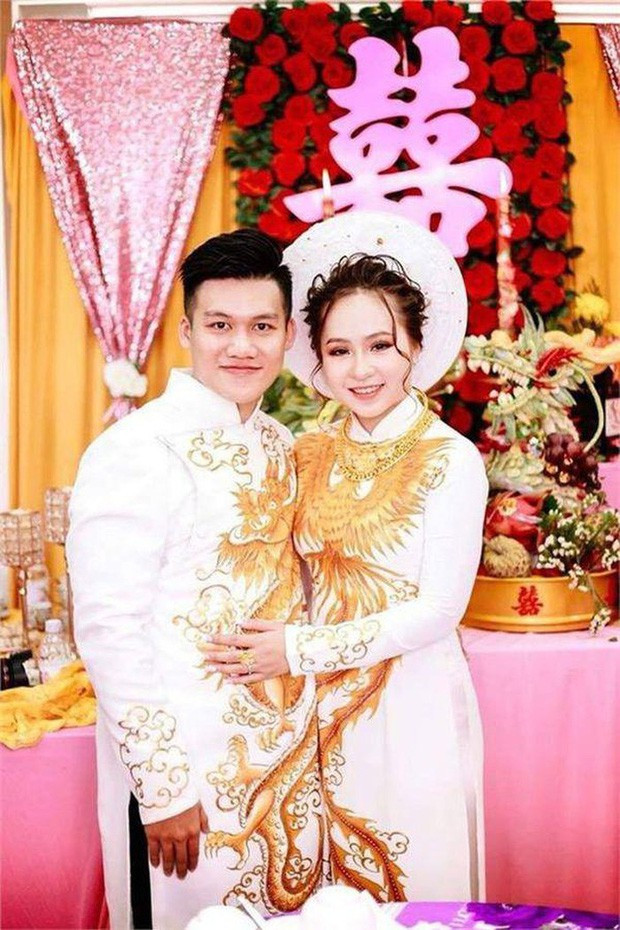 Trước đó, hình ảnh và clip về một đám hỏi hoành tráng ở Kiên Giang của nữ sinh Minh Thư (SN 2000) và chàng trai Trần Đông (SN 1998) quê Sóc Trăng cũng gây xôn xao CĐM.