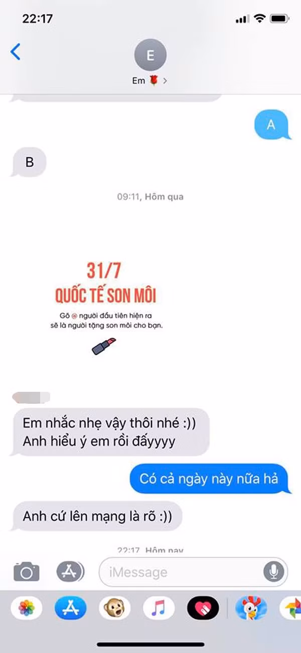 Chang trai bi da vi quen tang qua ban gai ngay...