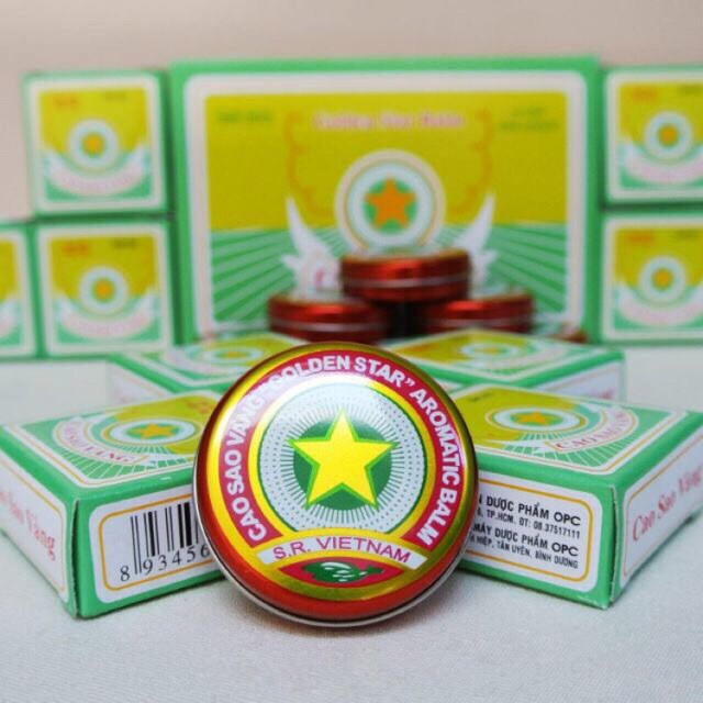 Cao Sao Vàng có công dụng để điều trị cảm cúm, nhức đầu, sổ mũi, buồn nôn, đau bụng, say tàu xe; bị muỗi và các côn trùng khác đốt. Nhức đầu, chóng mặt, cảm cúm, say tàu xe: Xoa dầu cao vào hai bên thái dương và gáy, xoa vào lỗ mũi, 2 bên cánh mũi. Sản phẩm này dùng xoa ngoài da hoặc có thể dùng để xông: Cho khoảng 1 – 2 đầu đũa dầu cao vào nước sôi để xông khi bị cảm cúm.