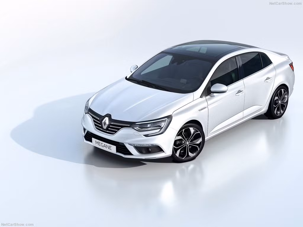 Trên phiên bản sedan của Megane mà hãng xe Pháp, Renault vừa ra mắt là sự kết hợp tiện ích của dòng Megane với những đường nét gợi cảm của dòng coupe thể thao năng động khiến chiếc xe sang trọng và hiện đại.