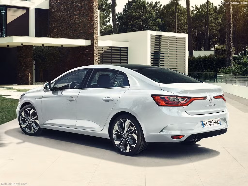 Phiên bản sedan mới này sẽ được lắp ráp tại nhà máy Bursan tại Thổ Nhĩ Kỳ và sẽ được phân phối ra 20 thị trường trên toàn thế giới. Tại thị trường Việt Nam, Renault hiện đang phân phối phiên bản Renault Megane hatchback có giá 980 triệu đồng.