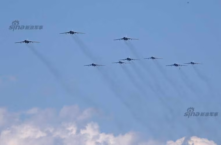 Đội hình máy bay ném bom chiến lược H-6K.