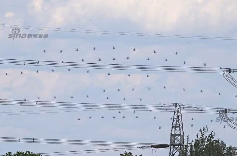 Bức ảnh này cho thấy rõ ràng nhất quy mô lực lượng cực kỳ lớn các máy bay Không quân Trung Quốc huy động cho duyệt binh 70 năm.