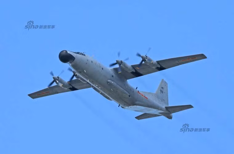 Máy bay cảnh báo sớm Y-8J Skymaster.