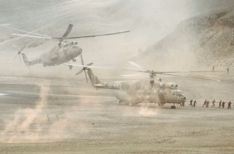 Tan mat ben trong truc thang khong lo Mi-6 cua Viet Nam