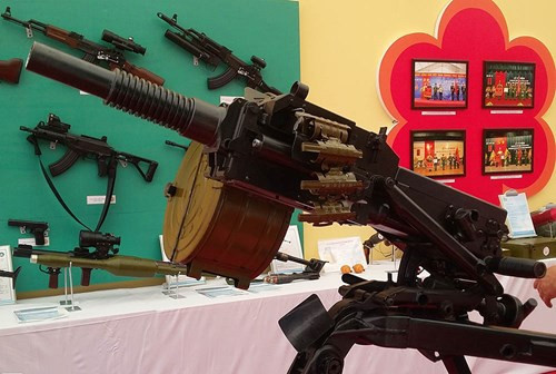 Súng phóng lựu liên thanh SPL-17 cỡ nòng 30mm.