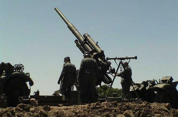 Flak 88 được sản xuất với nhiều biến thể cải tiến dùng cho lực lượng phòng không mặt đất và các loại xe tăng hạng nặng. Trong đó, mẫu phổ biến nhất là Flak 36, nó có trọng lượng chiến đấu 7,4 tấn, dài 5,79m, cao 2,1m.