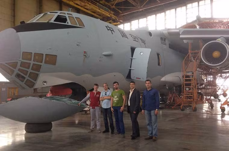 Truyền thông Nga tuần qua đăng tải bức ảnh cho thấy máy bay vận tải Il-76 của Không quân Trung Quốc đang được nâng cấp tại một nhà máy của Nga. Hiện chưa rõ hợp đồng này được kí kết ở thời điểm nào và nội dung nâng cấp là gì.