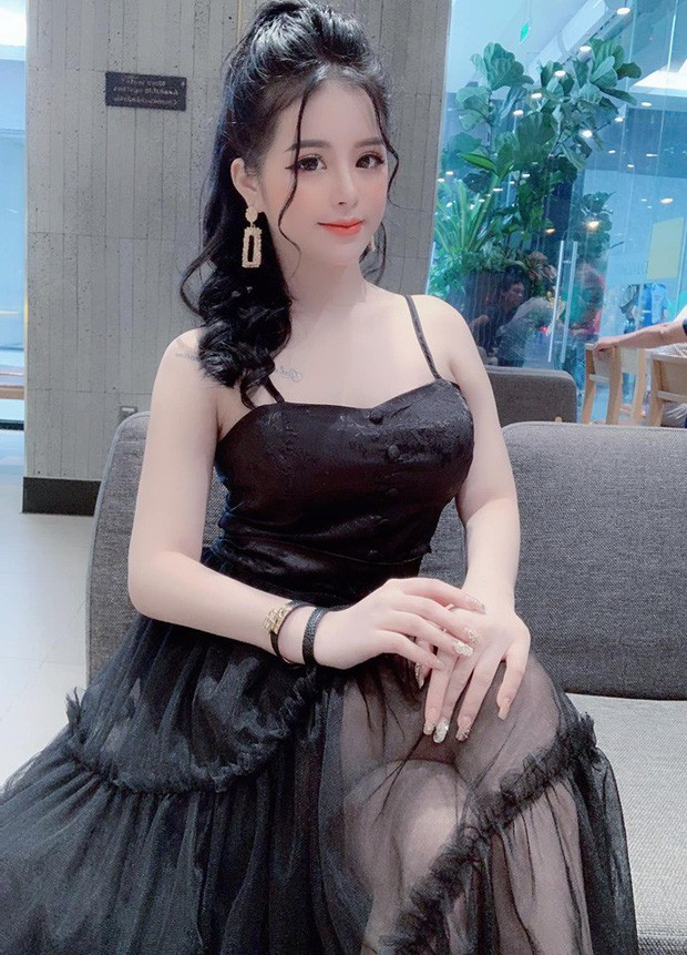 Hot girl ngực khủng thường xuyên check-in ở những nơi sang chảnh.