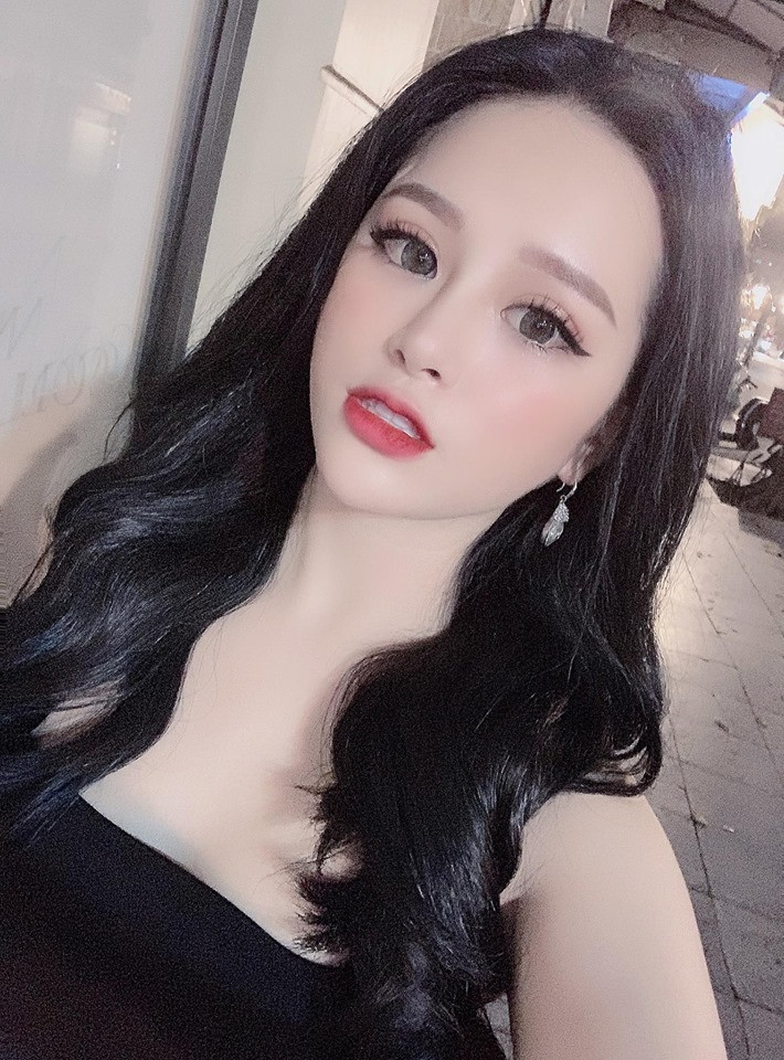 "Phốt" tình cảm vừa qua khiến nhân vật nữ này bị "hack" tài khoản.