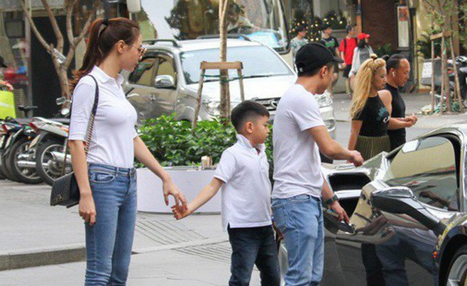 So với Hà Hồ và Hạ Vi - hai bóng hồng từng bênh cạnh Cường Đô la, Đàm Thu Trang được cho là may mắn hơn cả khi dành được trọn tình cảm của bạn trai và gia đình đại gia phố núi.