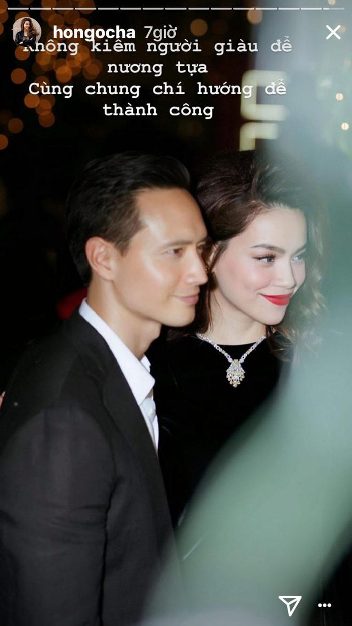 Không chỉ công khai khen bạn trai ngọt ngào, chu đáo, nữ ca sĩ còn rút ra "chân lý tình yêu": "Không kiếm người giàu để nương tựa. Cùng chung chí hướng để thành công".