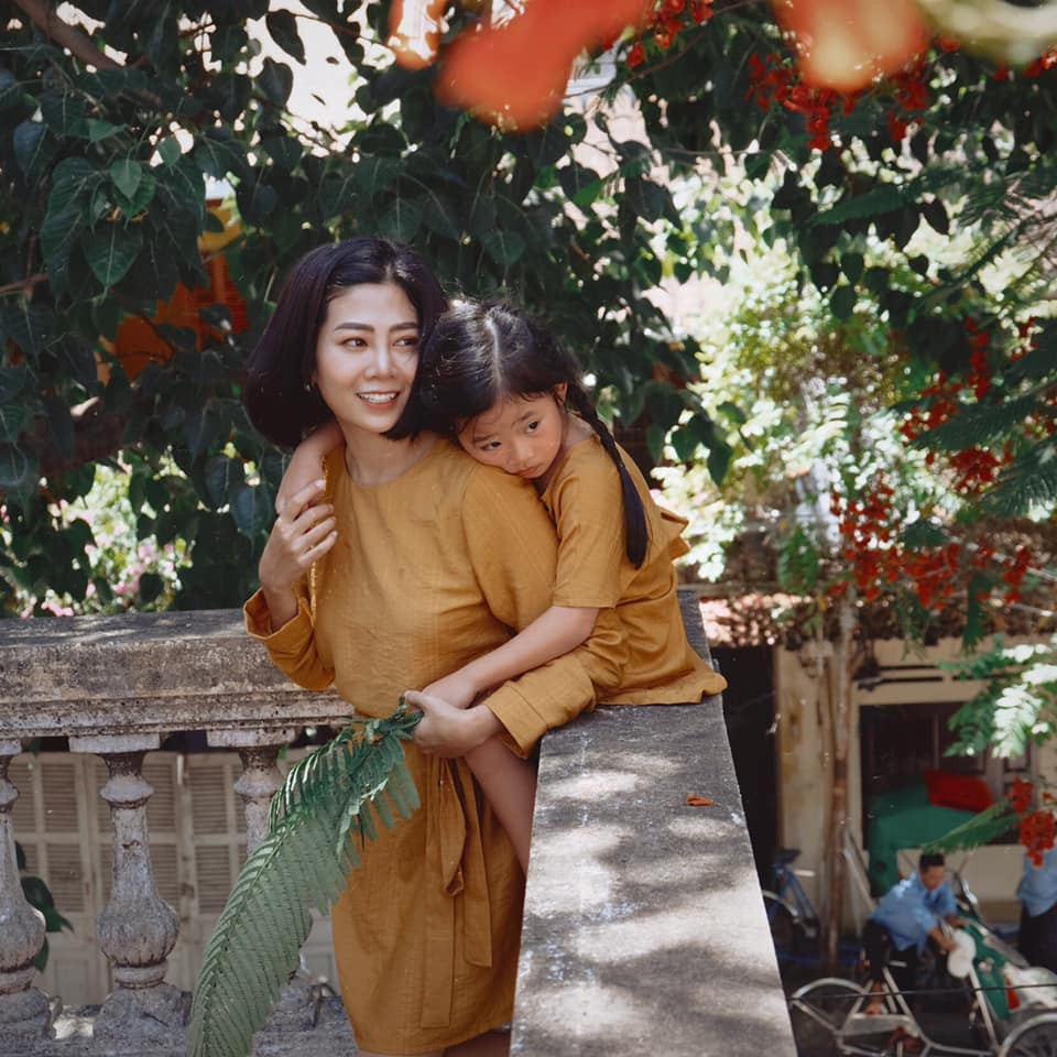 Thời gian đầu điều trị ngoại trú, nữ diễn viên "Hương phù sa" chăm lo cho sức khỏe nhiều hơn. Mỗi ngày, cô đều dậy sớm đọc kinh niệm Phật, tập yoga, học đàn...