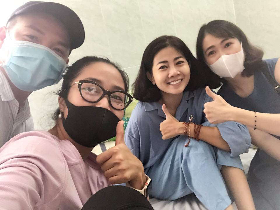 Trước đó, hồi giữa tháng 8/2018, nữ diễn viên 34 tuổi đã phải nhập viện điều trị sau một thời gian âm thần chống chọi với căn bệnh ung thư phổi giai đoạn cuối.