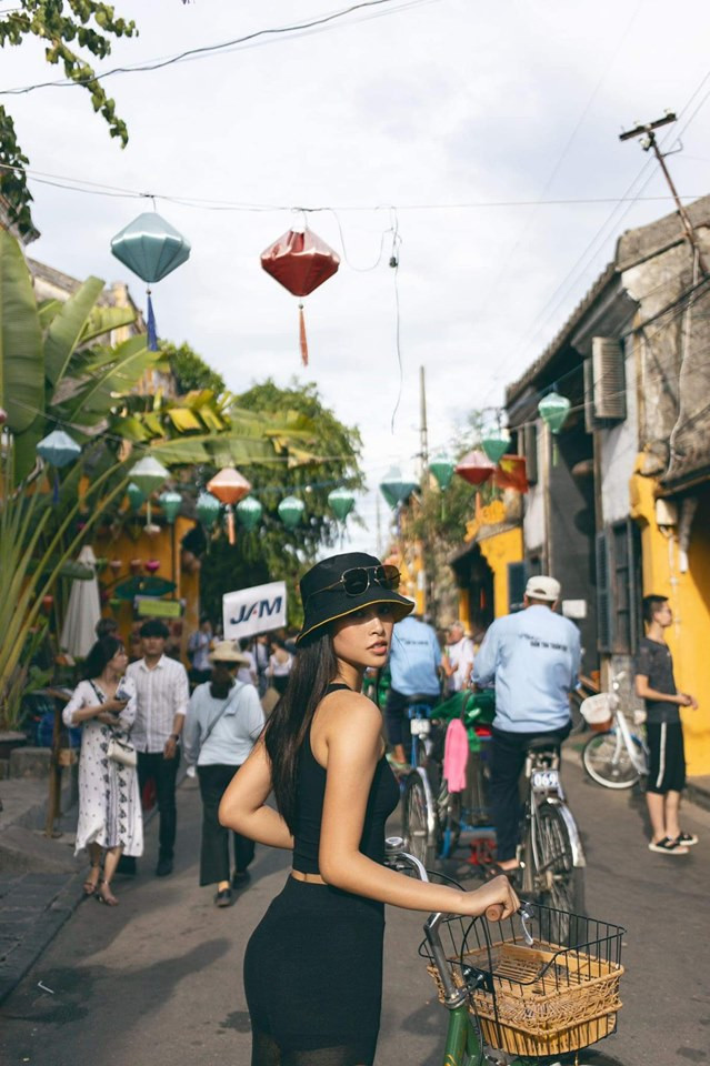 Chỉ cần ngắm mỹ nhân Việt chụp ảnh ở Hội An, dạo chơi trong phố cổ 300 năm được công nhận bởi UNESCO là muốn tới ngay Hội An rồi!