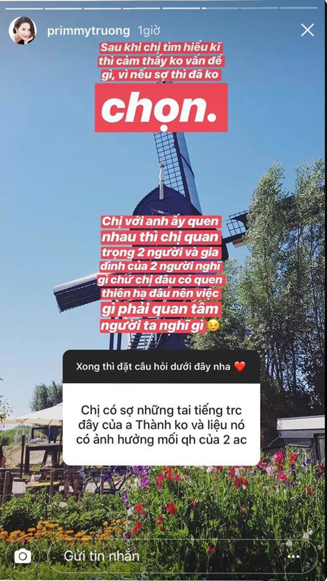 Người đẹp từng khẳng định: “Chị và anh ấy quen nhau thì chị quan trọng 2 người và gia đình 2 người nghĩ gì, chứ chị đâu có quen thiên hạ nên chị không quan tâm người khác nghĩ gì”.