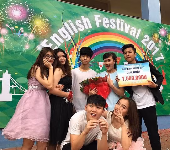 Con trai Vân Dung rất thích theo đuổi nghiệp diễn giống mẹ.