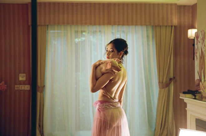 “Cau view” cho MV bang canh nong: Coi chung gay ong dap lung ong!-Hinh-2