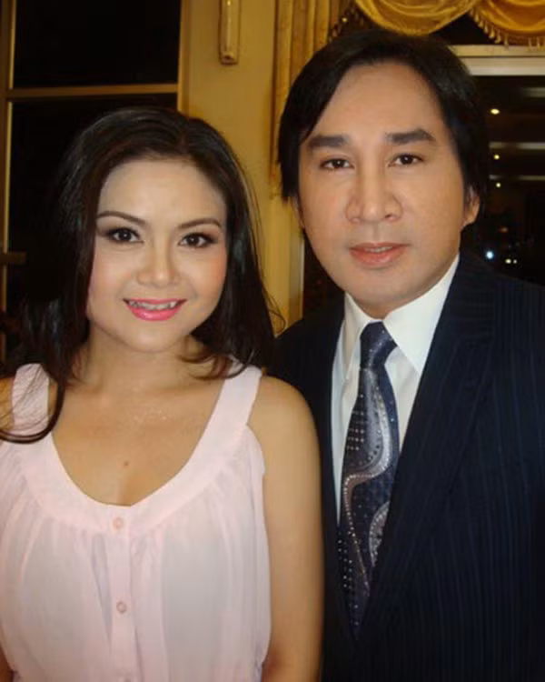 Khá kín tiếng trong chuyện đời tư nhưng mới đây, nam nghệ sĩ sinh năm 1966 tiết lộ trên Vietnamnet chuyện anh và vợ ba sống chung với nhau gần 10 năm chưa đăng ký kết hôn.