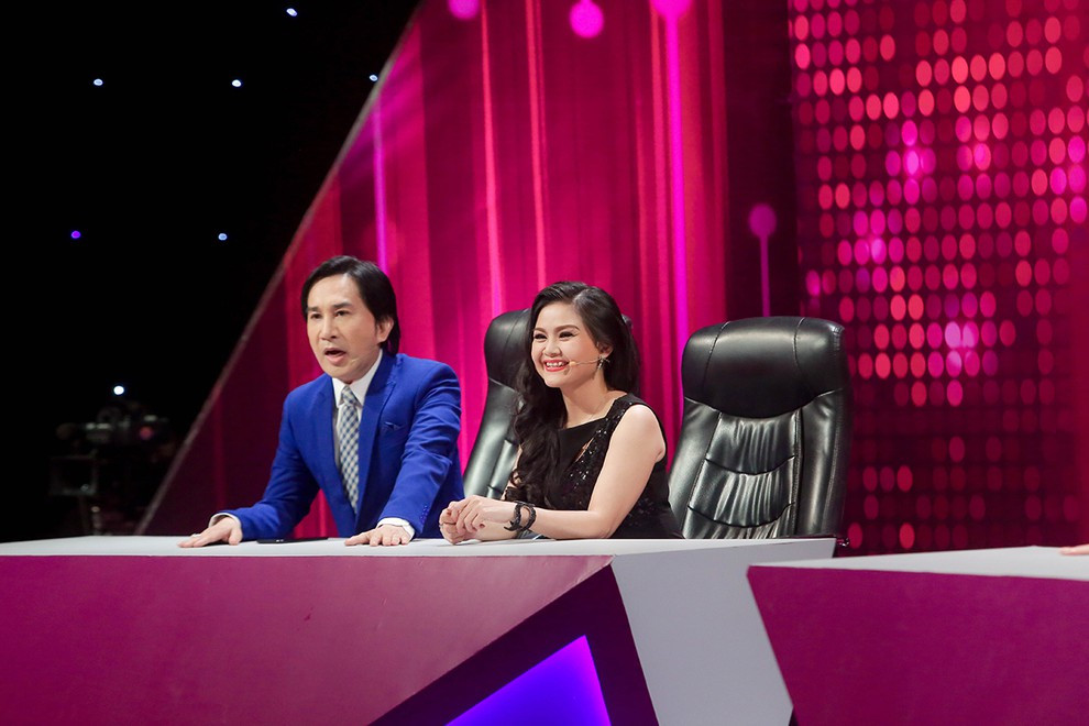 Dù chênh lệch về tuổi tác nhưng hai vợ chồng nghệ sĩ luôn tâm đầu ý hợp cả trong cuộc sống hôn nhân lẫn trên sân khấu. Ảnh: Vũ Duy/VOV.