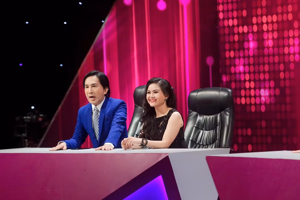 Dù chênh lệch về tuổi tác nhưng hai vợ chồng nghệ sĩ luôn tâm đầu ý hợp cả trong cuộc sống hôn nhân lẫn trên sân khấu. Ảnh: Vũ Duy/VOV.