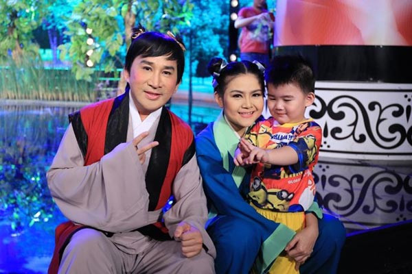 Sự yêu thương, tin tưởng, tôn trọng lẫn nhau khiến cuộc sống gia đình Kim Tử Long luôn êm ấm, hạnh phúc.