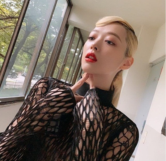 Nổi tiếng quá sớm khiến nữ idol bị mất phương hướng.