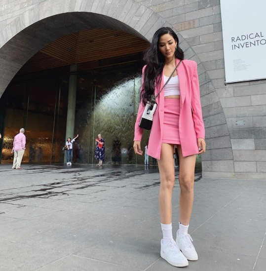 Ngắm phong cách thời trang đời thường của Hoàng Thùy. Ảnh: FBNV.