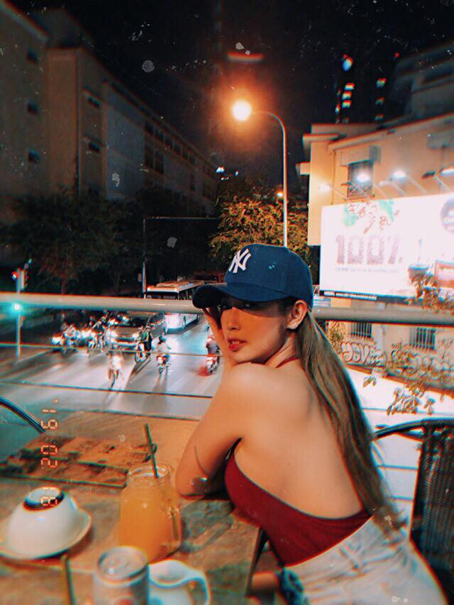 Nữ ca sĩ ngày càng bạo dạn hơn, dám diện những bộ cánh sexy khoe triệt để 3 vòng nóng bỏng.