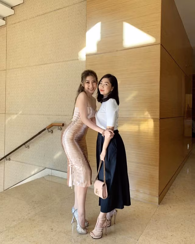  Không Tú Quỳnh chỉ chăm đăng ảnh bikini hơn khi đang dần thay đổi từ "cô bé dâu tây" dễ thương thành biểu tượng gợi cảm.