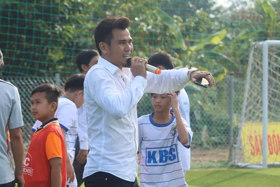 Cựu tuyển thủ U23 Việt Nam sáng chói một thời vẫn làm nhiệm vụ chính là truyền niềm đam mê bóng đá cho thế hệ trẻ.
