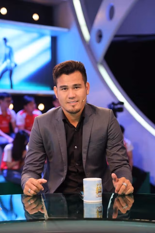 Cũng như vợ cũ Thảo Trang, cựu tuyển thủ Phan Thanh Bình thường chỉ chia sẻ về công việc, về con gái và gia đình trên trang cá nhân, chứ hiếm khi thấy anh nhắc đến chuyện tình cảm. Có chăng chỉ là những lần "thả thính" vu vơ hay than phiền đang "cô đơn" mà thôi!