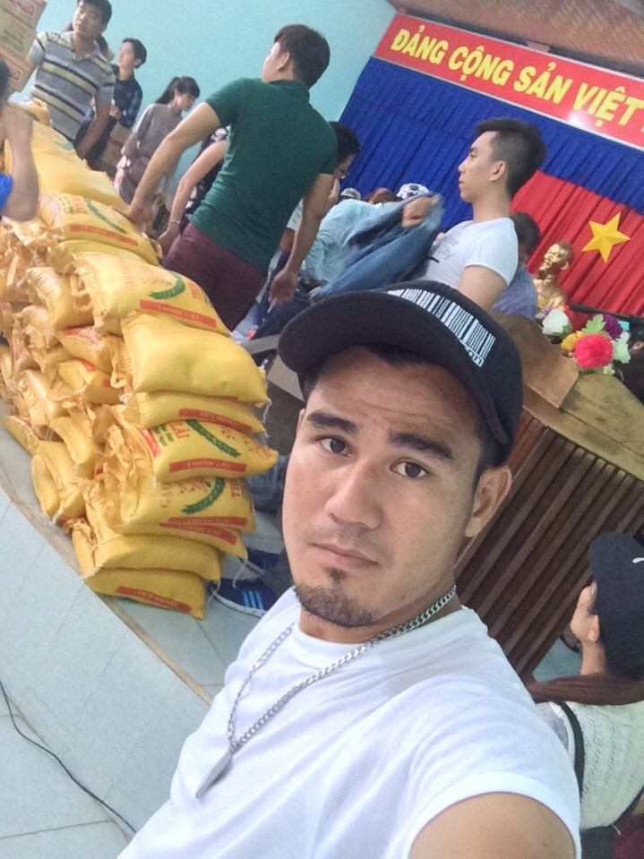 Phan Thanh Bình còn rất tích cực làm từ thiện giúp đỡ những hoàn cảnh khó khăn.