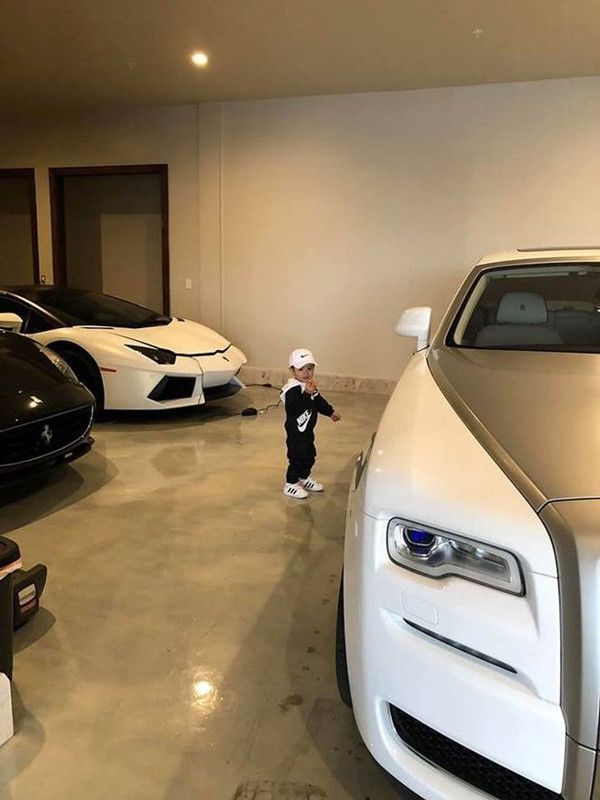 Bộ sưu tập siêu xe của vợ chồng Đan Trường.