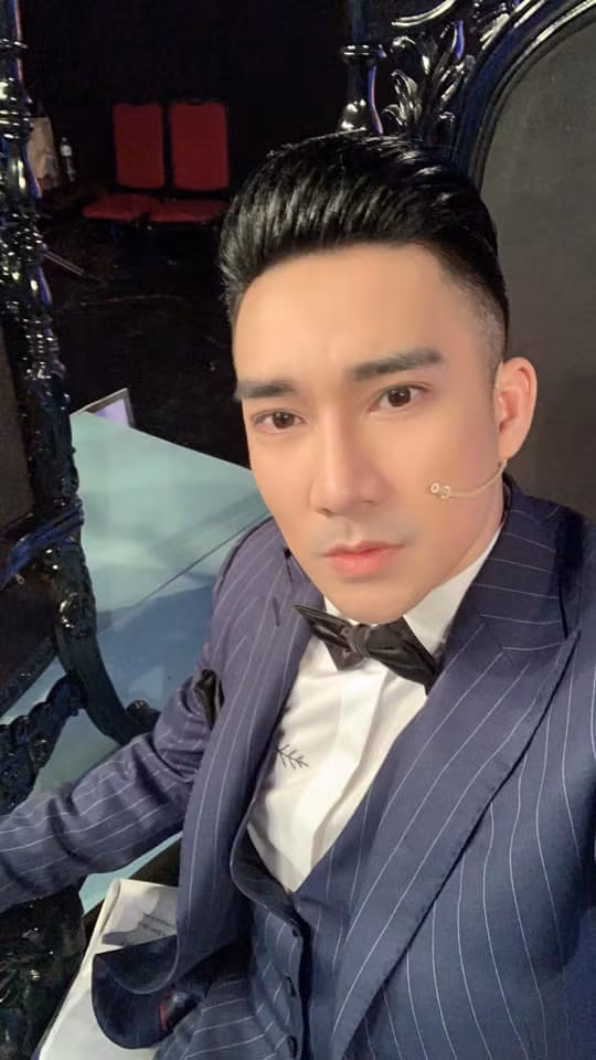 Nam ca sĩ nhanh chóng "chữa cháy" bằng dòng nhắn nhủ tới vợ chồng Thu Thủy: "Ba mẹ sai thì ba mẹ lên tiếng xin lỗi em nha. Hy vọng cuộc sống gia đình mới của hai em và con luôn bình an".