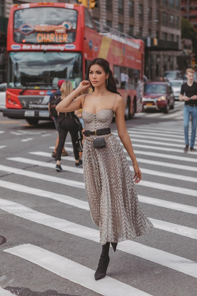 Các fan cũng đang mong chờ một hình ảnh mới mẻ của nàng Siêu mẫu - Hoa hậu với vai trò diễn viên. Ảnh: FBNV.