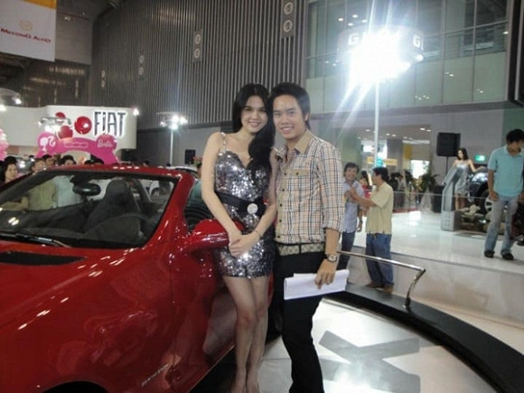 Loạt ảnh Ngọc Trinh công khai "động chạm" trai đẹp khiến fan thắc mắc không hiểu bạn trai cô liệu có nổi "cơn ghen" khi thấy cảnh này?